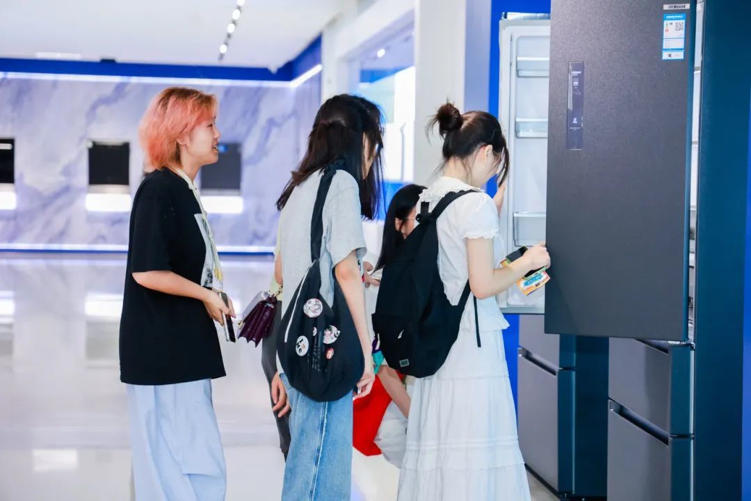无人工厂、AI大厨 临平“黑科技”让大学生直呼“太酷了”
